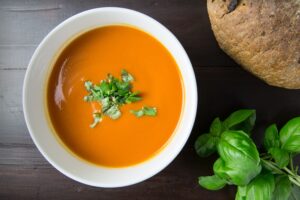 Read more about the article Zupa pomidorowa  ze świeżych pomidorów